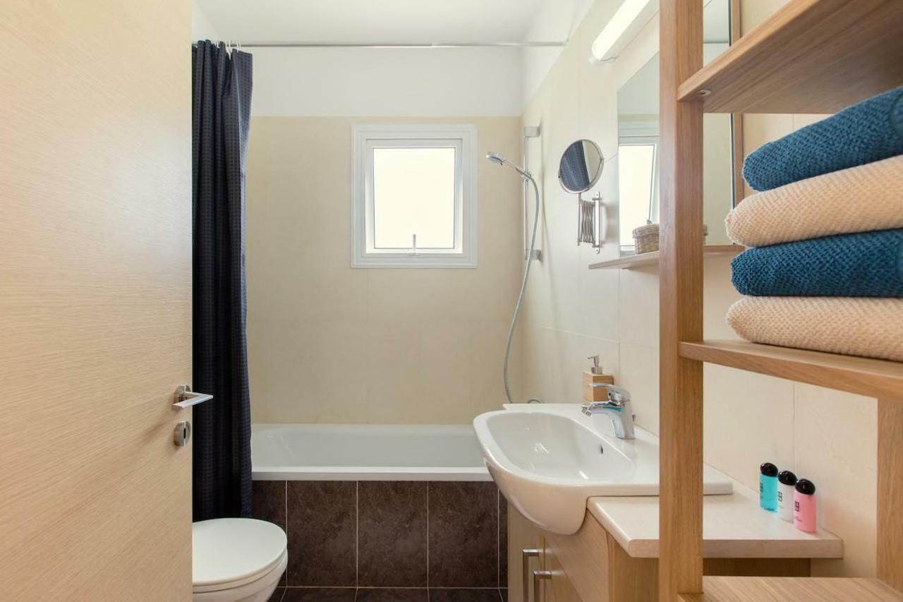 ♥ Sunny&Cozy Family Apartment ★ Walk To The Beach☼ Paralimni Exterior foto